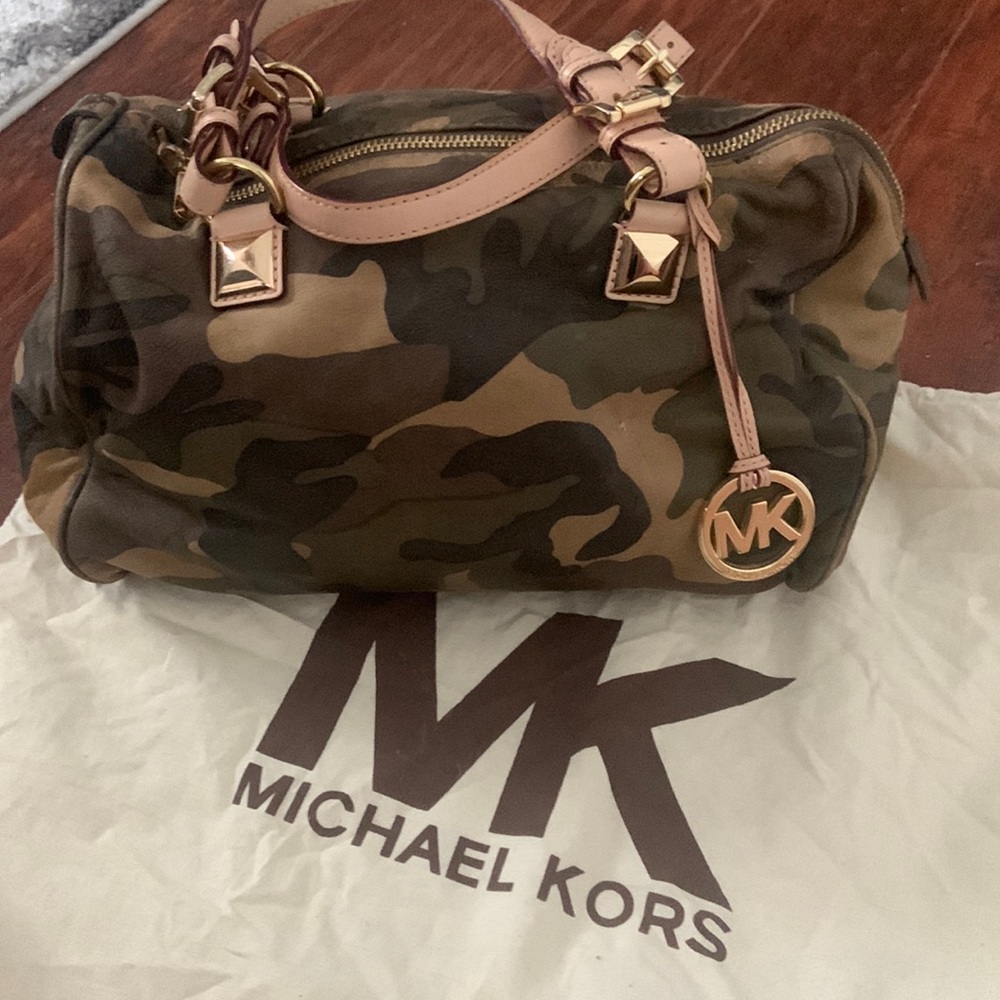 Michael Kors camo hand bag. Soft large leather
